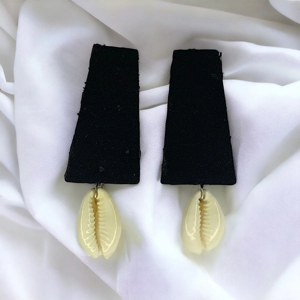 Black Rectangle with Cowrie