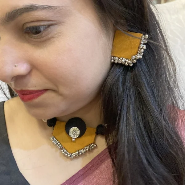 Yellow choker set - Image 2