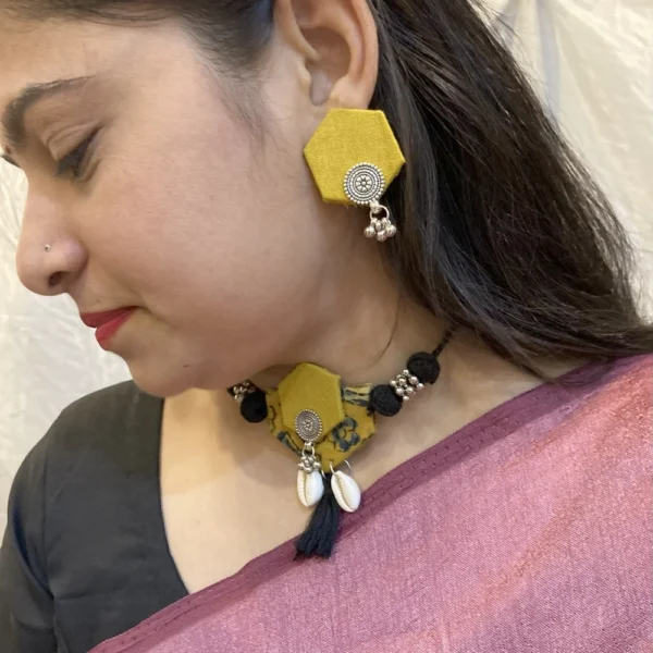 Yellow choker set - Image 2