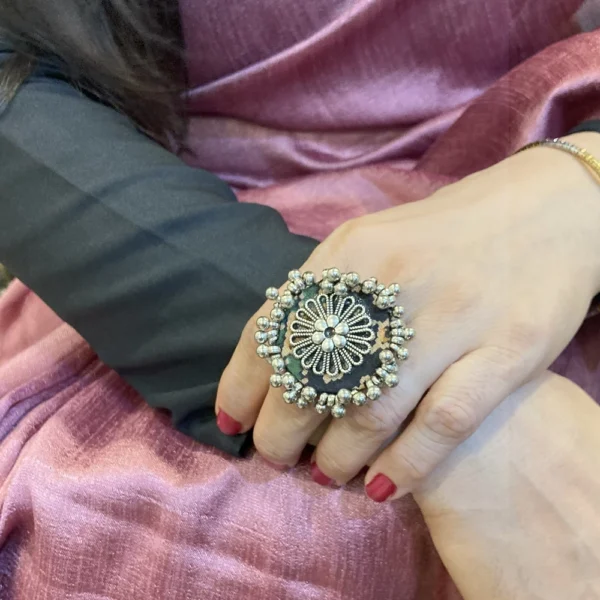 Black-cream round ring - Image 4