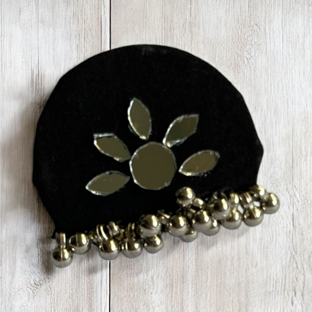 Black halfmoon ring
