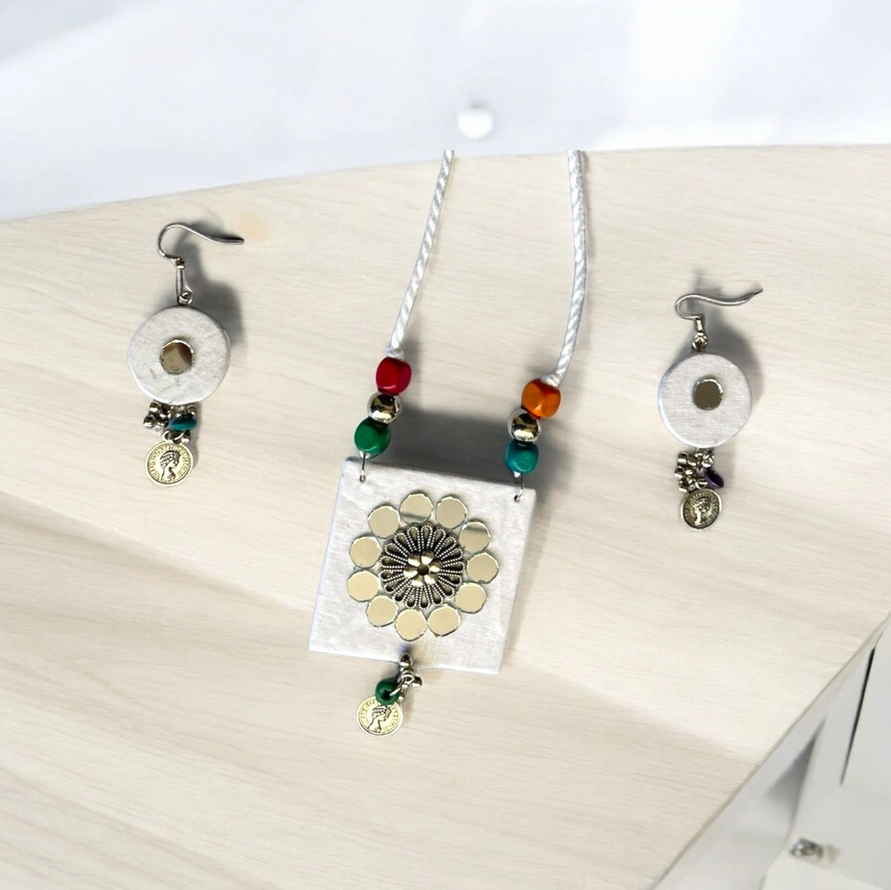 White kids necklace