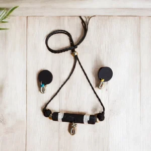 Black pencil choker