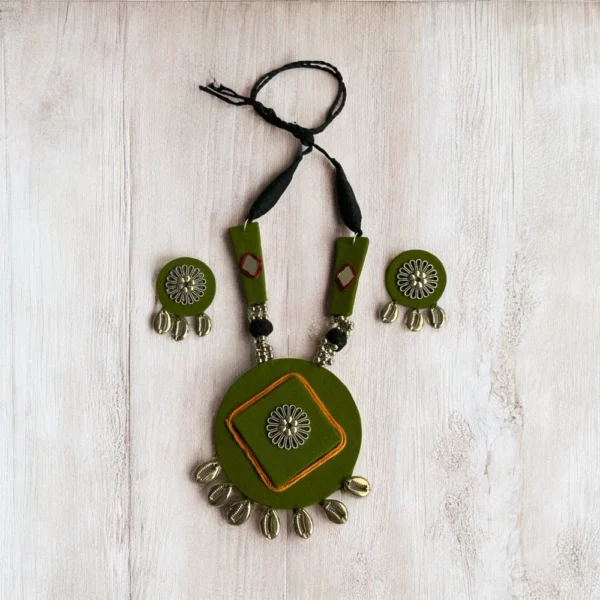 Mehendi necklace