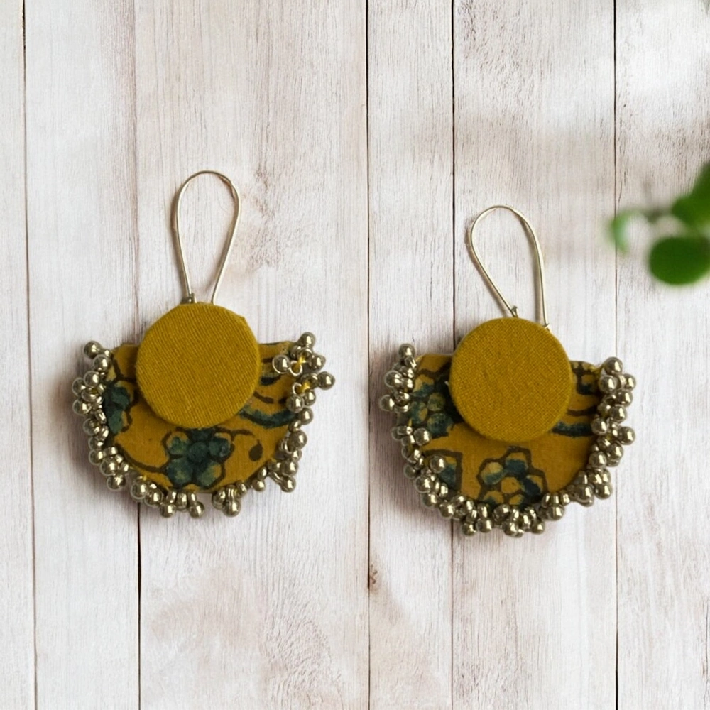 Yellow hanging halfmoon