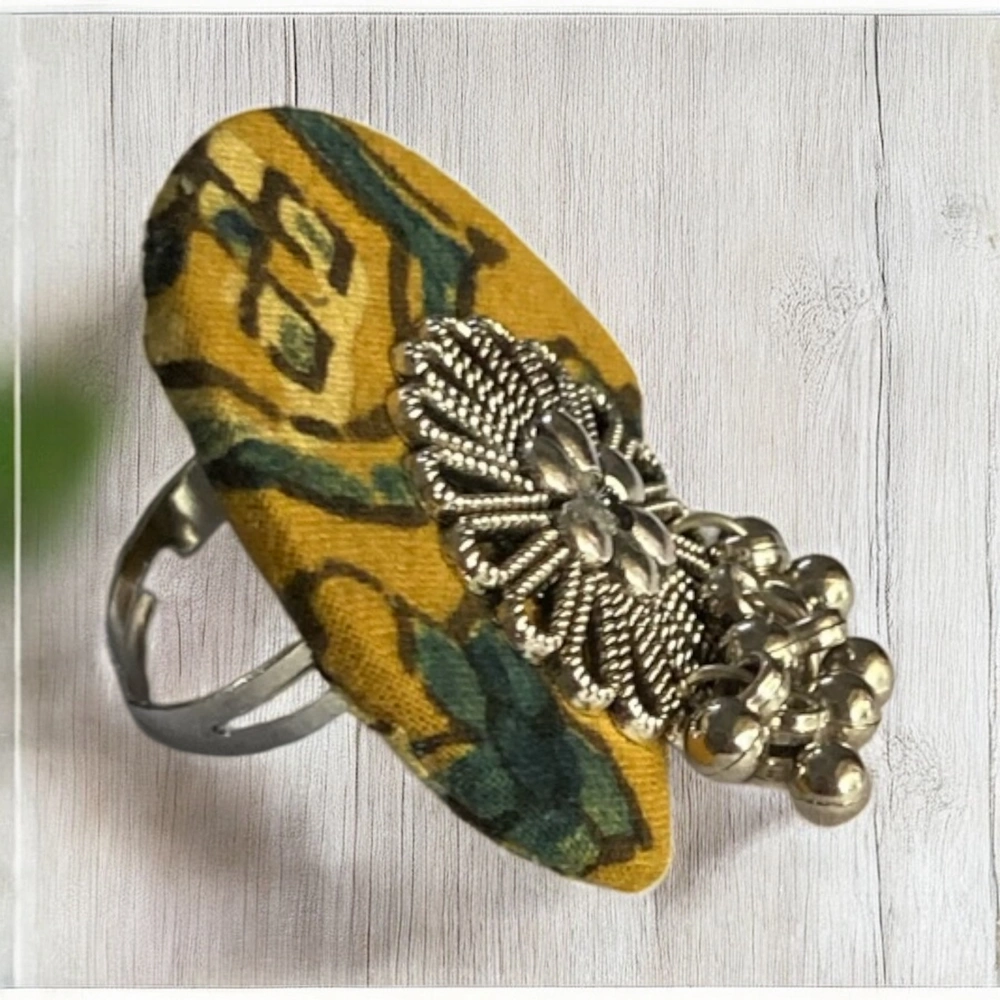 Yellow halfmoon ring